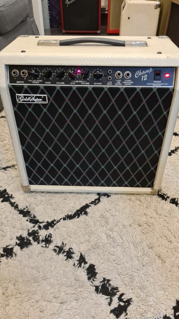 Fender Champ12 mit weißem Tolex nach Modifikation durch GoldSuper Amplifiers